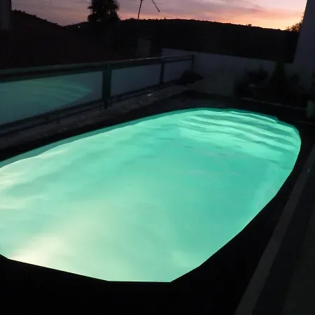 Moradia Com Piscina Privada Em